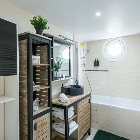 Maison Sur L'eau Botel Cergy
