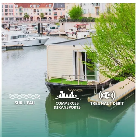 Maison Sur L'eau Botel