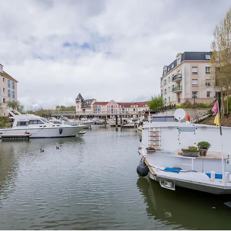 Botel Maison Sur L'eau *